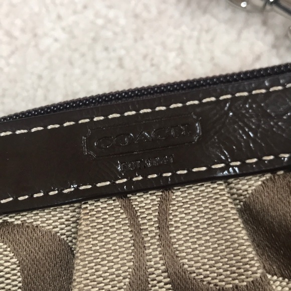 Coach wristlet - Picture 7 of 8